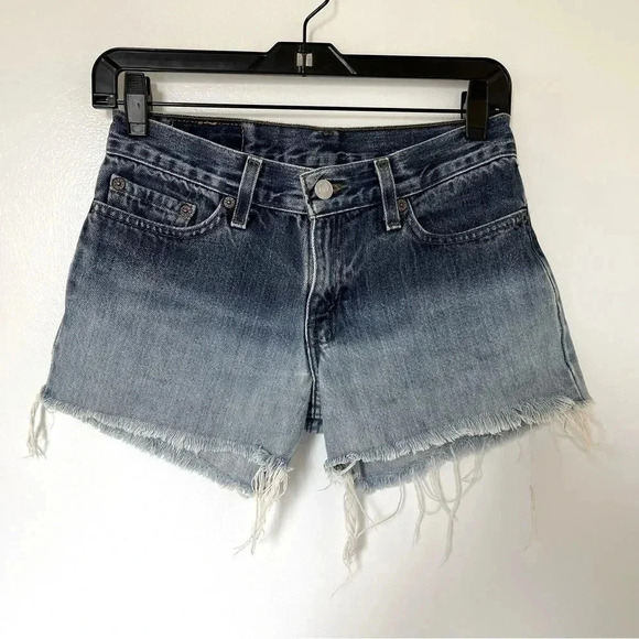 Levi’s ombré cut off  short - Picture 3 of 9